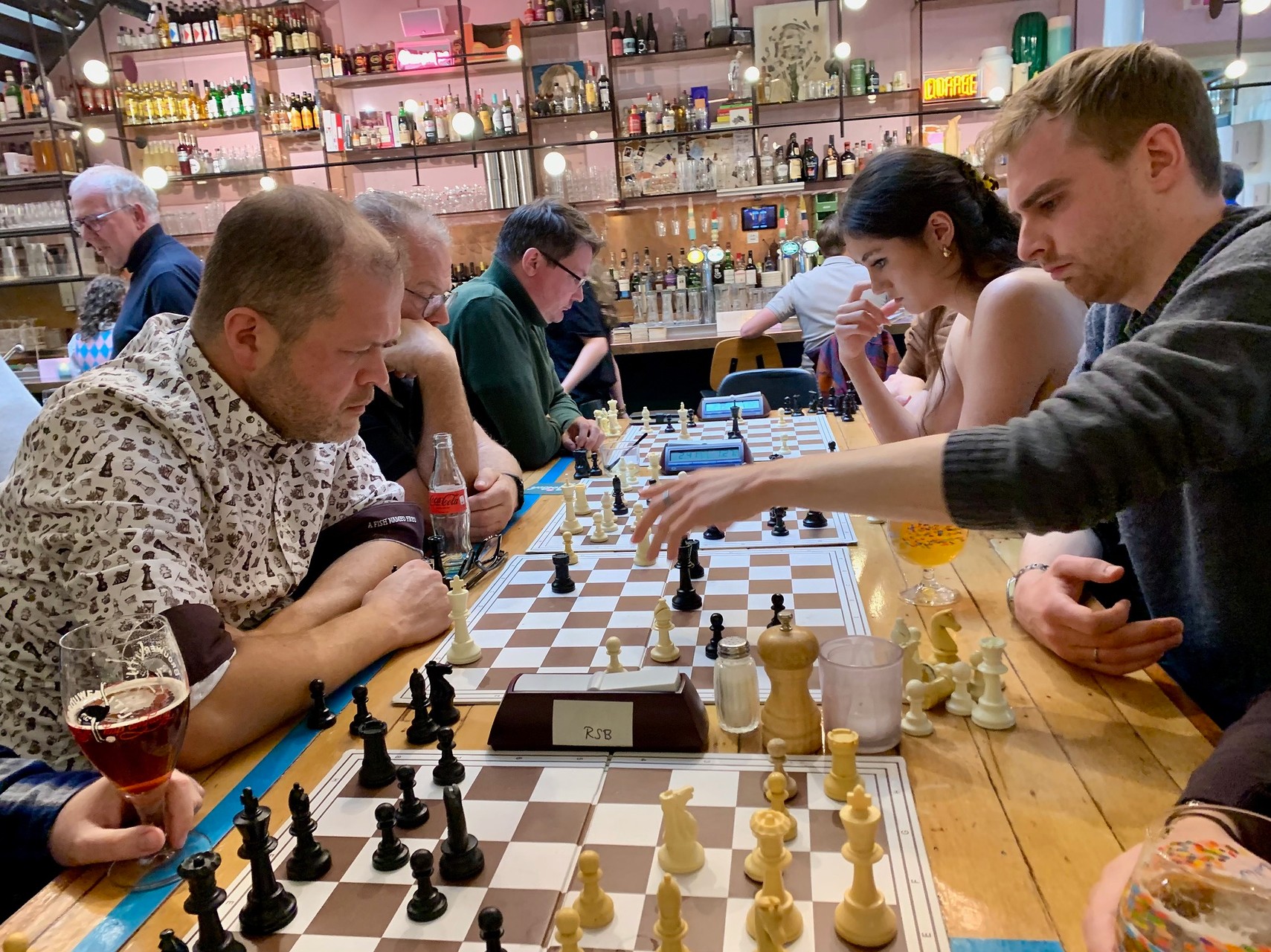 Sfeerimpressie van het Kroegloper Schaaktoernooi